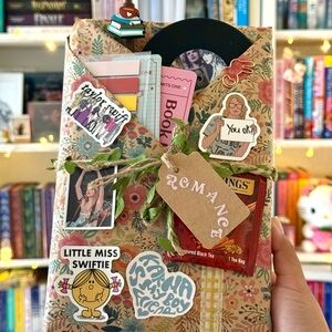Taylor Swift Blind Date with a Book